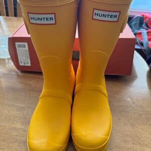 Women's Short Original Hunter Rain Boots Size 8, Gently Used